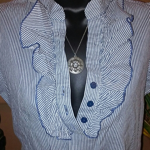 Almost Famous Poplin Top - Picture 2 of 2